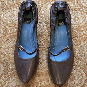 Biala Leather Kitten Heel Pumps -- Made in Italy -- 9M